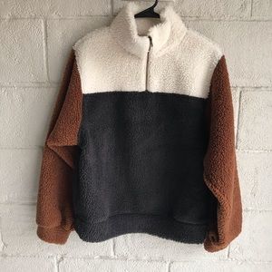 Universal Thread Sherpa Pull Over